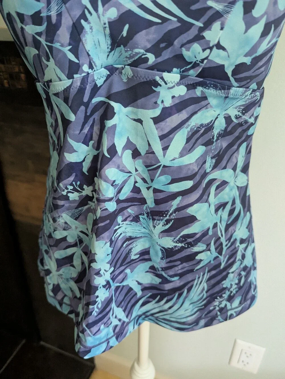 Athleta Women's XL Triangle Printed Tankini Top Tigerlily Blue Floral Strap Back
